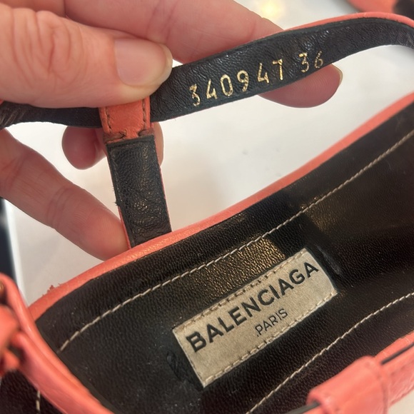 Balenciaga grommet sandals - Picture 8 of 8